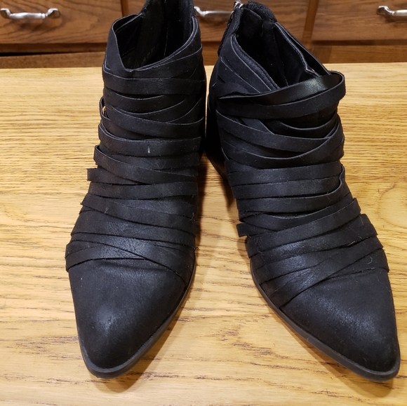 8.5 fergalicious 2 inch strappy point toe booties - Picture 3 of 11